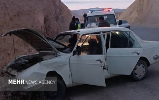 امدادرسانی نجاتگران هلال‌احمر به مصدومان تصادف در محور فرخشهر ـ دستگرد