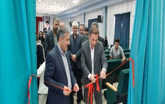 نمایشگاه هزار میدان هزار بازار در شهر هفشجان افتتاح شد
