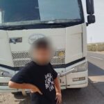 کشنده فاو با راننده ۱۵ ساله در محور جرقویه توقیف شد