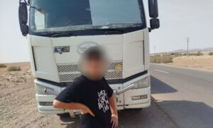 کشنده فاو با راننده ۱۵ ساله در محور جرقویه توقیف شد